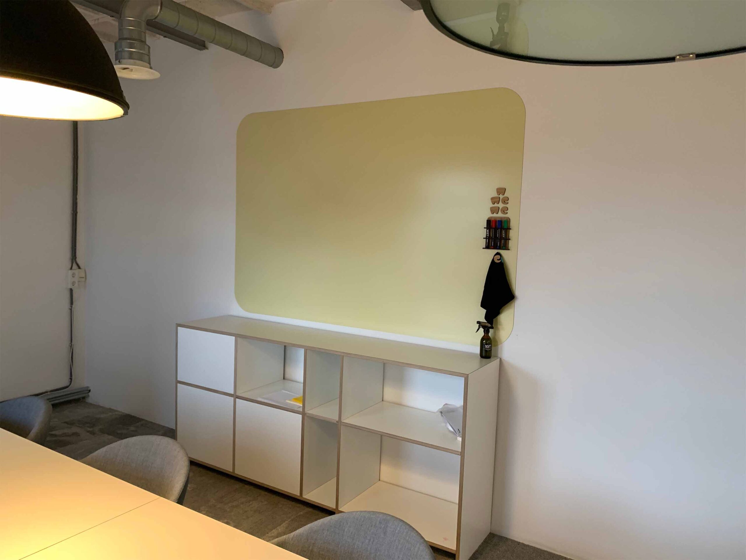 Wetransfer whiteboard geel